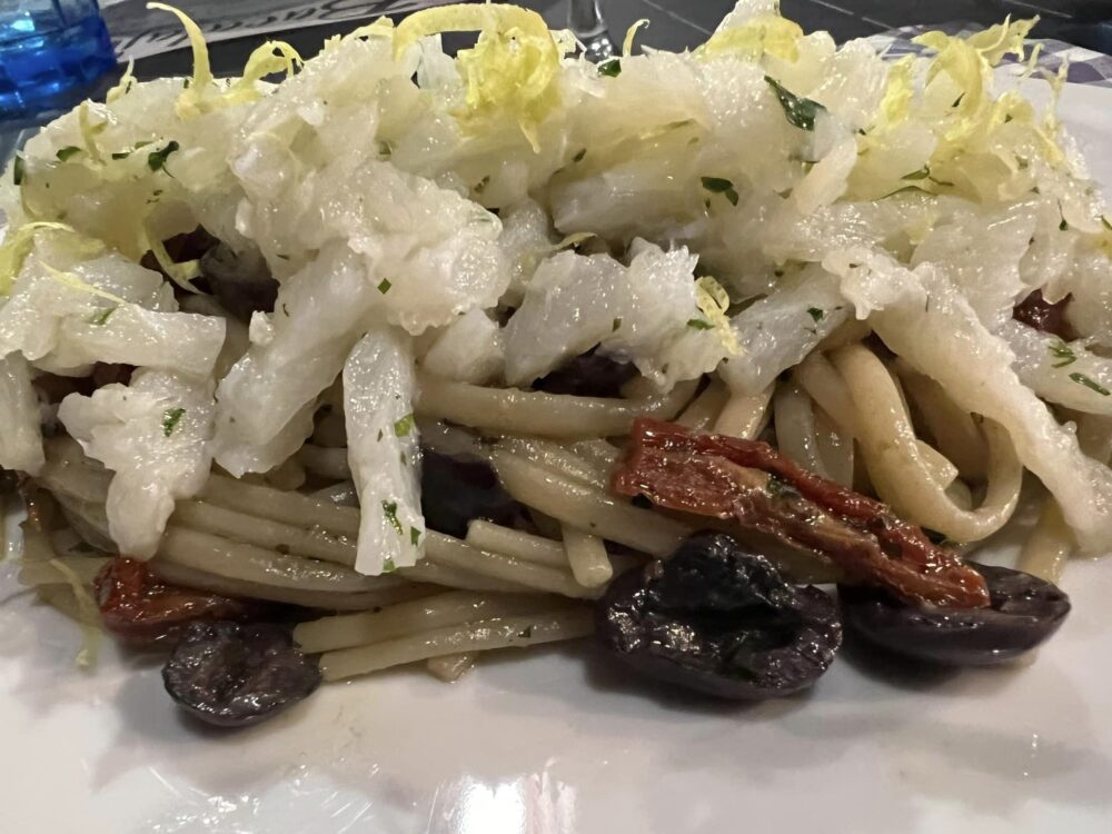 Baccalajuo' -Linguine aglio e olio e baccala