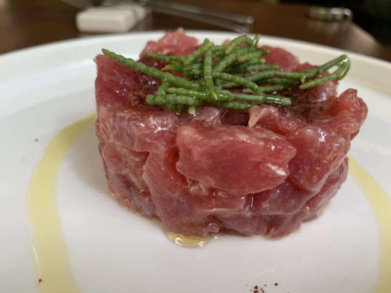Suscettibile Salerno, tartare di tonno con salicornia