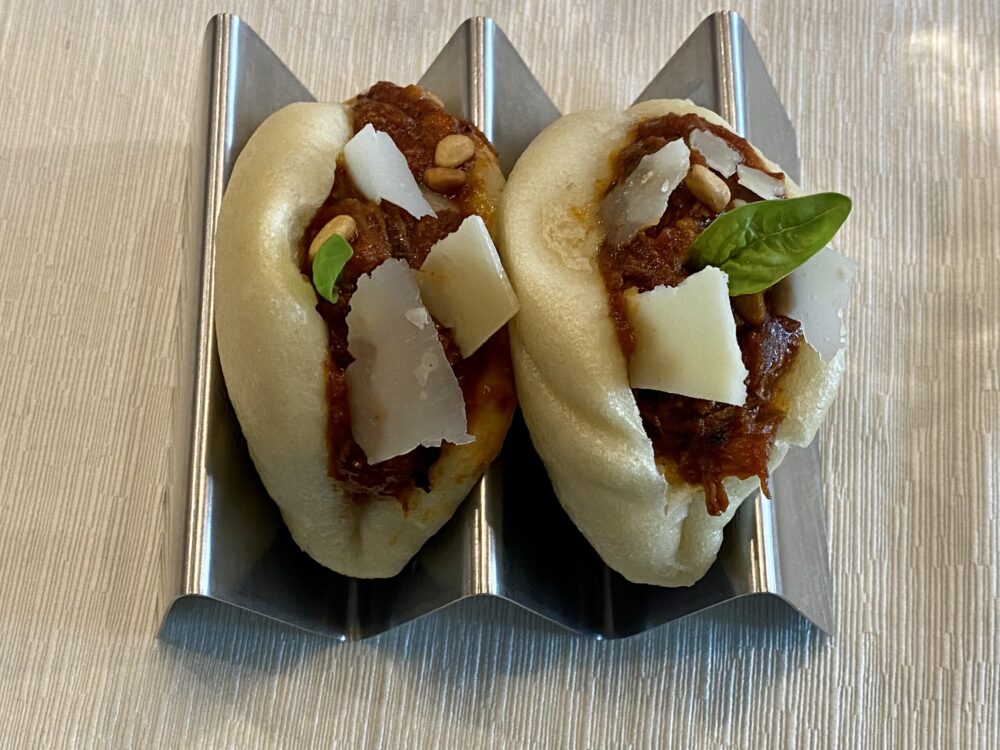 Bao con pulled di braciola alla napoletana e parmigiano 36 mesi - Scelto