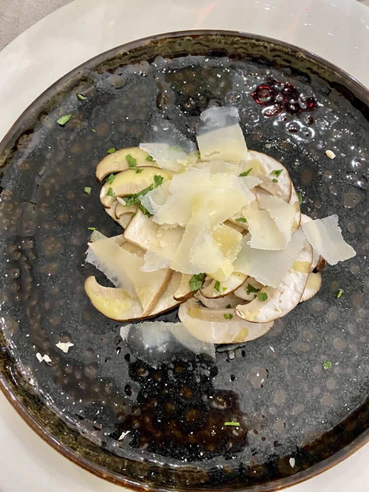 Carpaccio di funghi del Matese e parmigiano reggiano - Il Frantoio Ducale