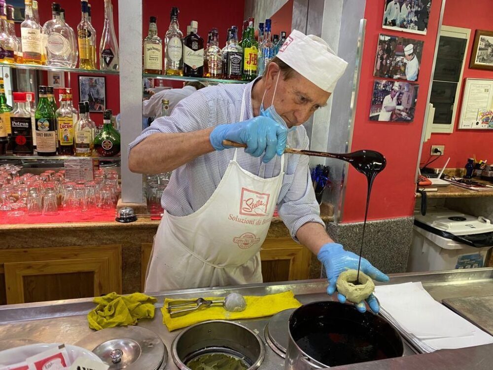 Gelateria Morino Pizzo dal 1973 - Morino Riga al lavoro