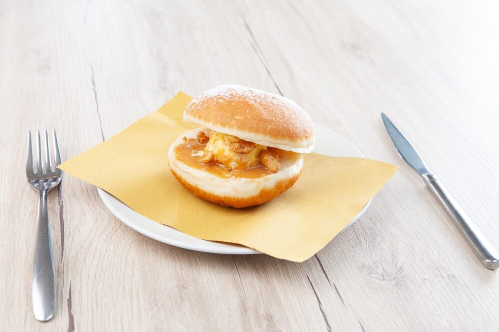 Origini - Bomba fritta con gelato, caramello e arachidi