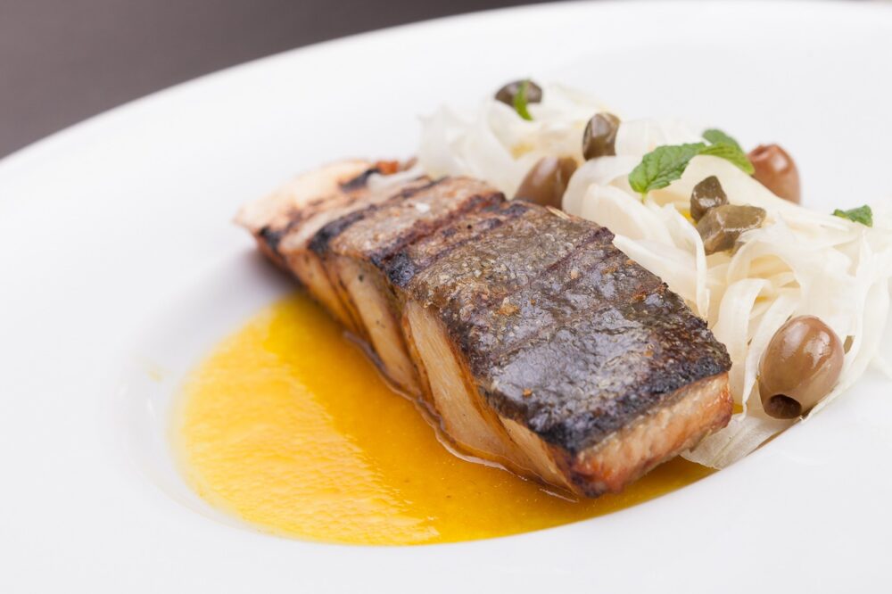 Origini - RICCIOLA ALLA BRACE CON ARANCE, FINOCCHI E OLIVE TAGGIASCHE