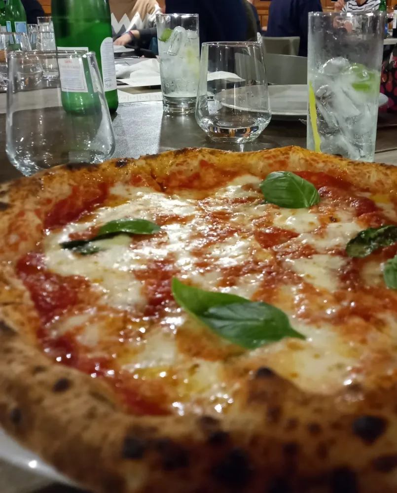 Pizza Margherita e Gin & Tonic al basilico
