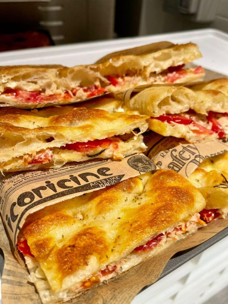 Pizzeria Da Filomena - tramezzino pizza con tonno pomodoro e maionese