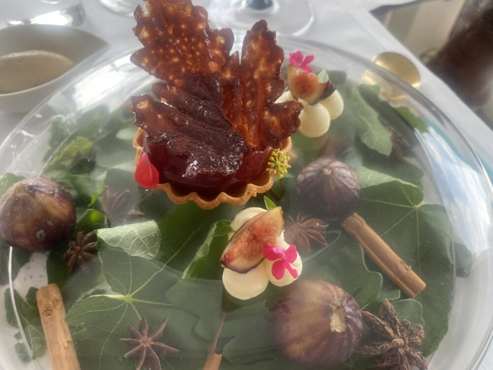 Torre del Saracino - tartelletta ai fichi con provolone Delmonaco e liquirizia