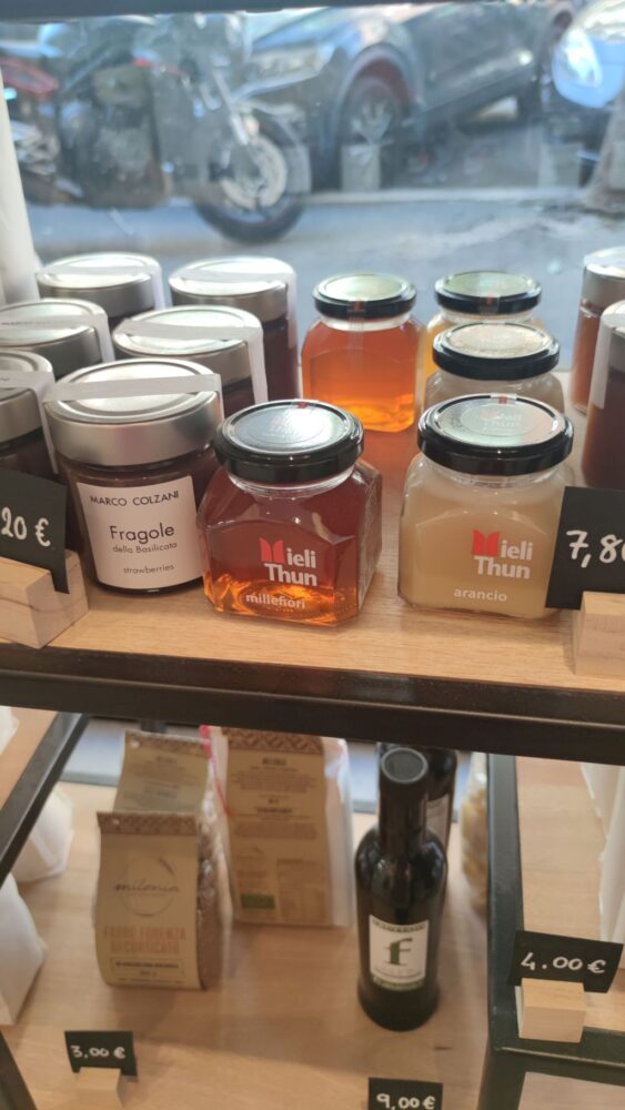 Triticum Micropanificio Agricolo - espositore dei prodotti