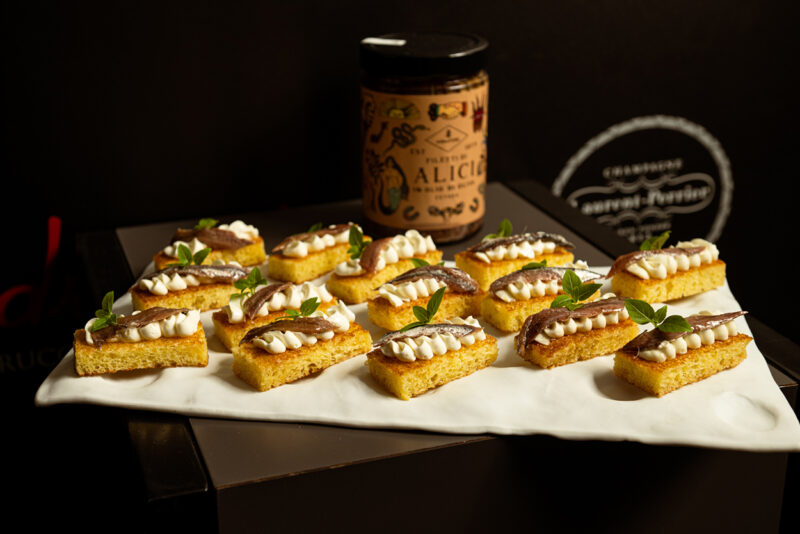 Pane burro e alici di Cetara Armatore