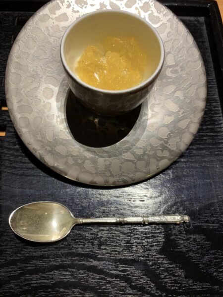 Ristorante Il Pagliaccio, il benvenuto con cavolo nero e gelatina di te'