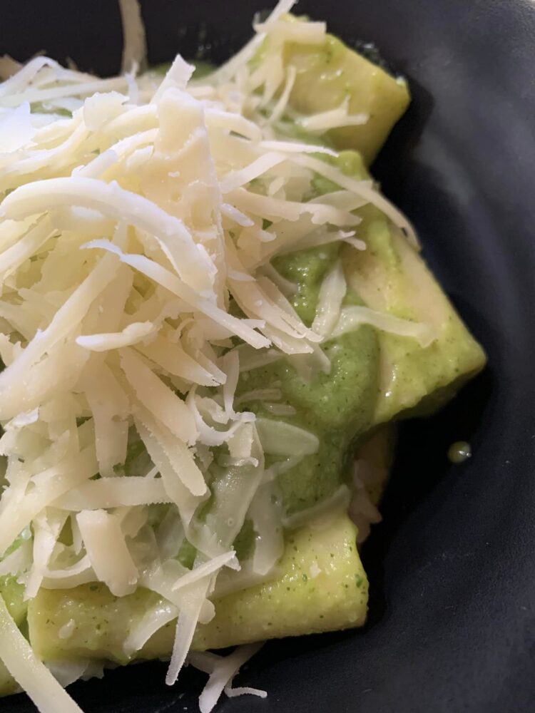 Pastificio Osteria alle pendici di Monte Erbano, paccheri con crema di broccoli e grottone