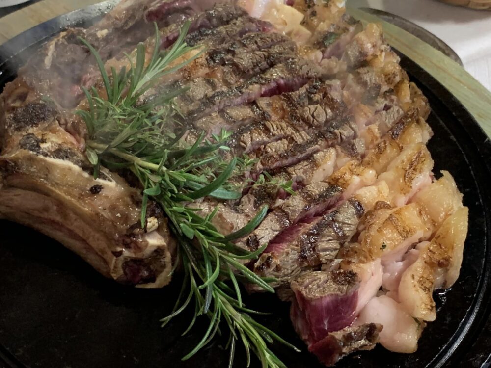 Pastificio Osteria alle pendici di Monte Erbano, costata di marchigiana