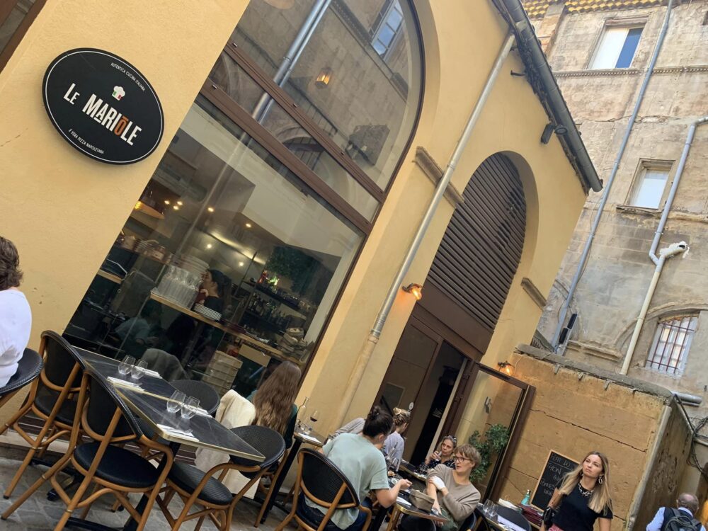 Le Mariole, Aix en Provence, i tavoli all'esterno
