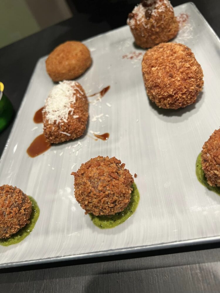 Freni e Frizioni - Polpette di bollitone la selezione di suppli, dal classico a quello con il ragu di agnello