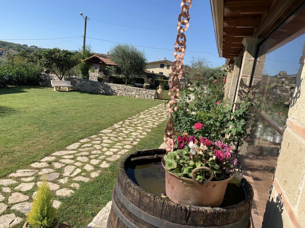 Pastificio Osteria alle pendici di Monte Erbano, lo spazio esterno