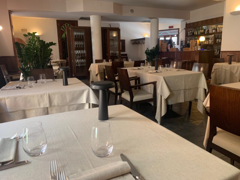 Ristorante Al Cambio a Bologna e la sala di Piero Pompili