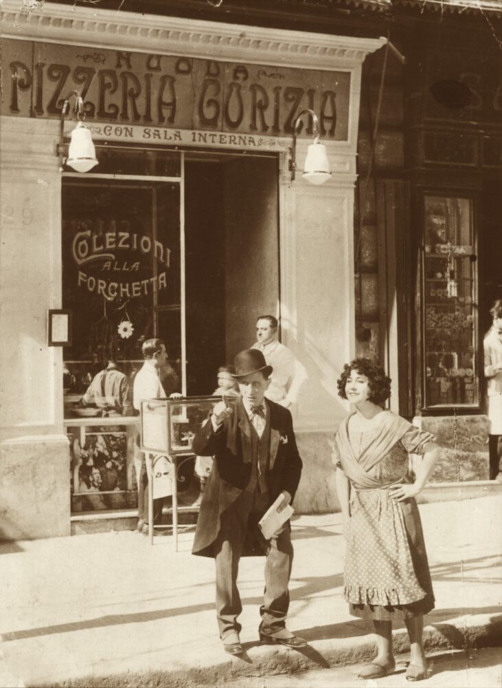 Foto storica Gorizia - colezioni alla forchetta