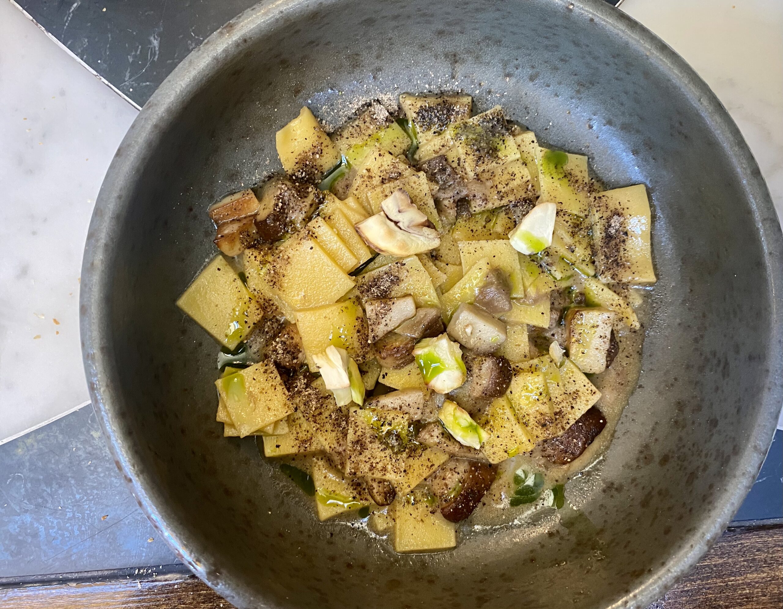 Quadruccio-alluovo-fatto-in-casa-con-funghi-porcini-e-castagne