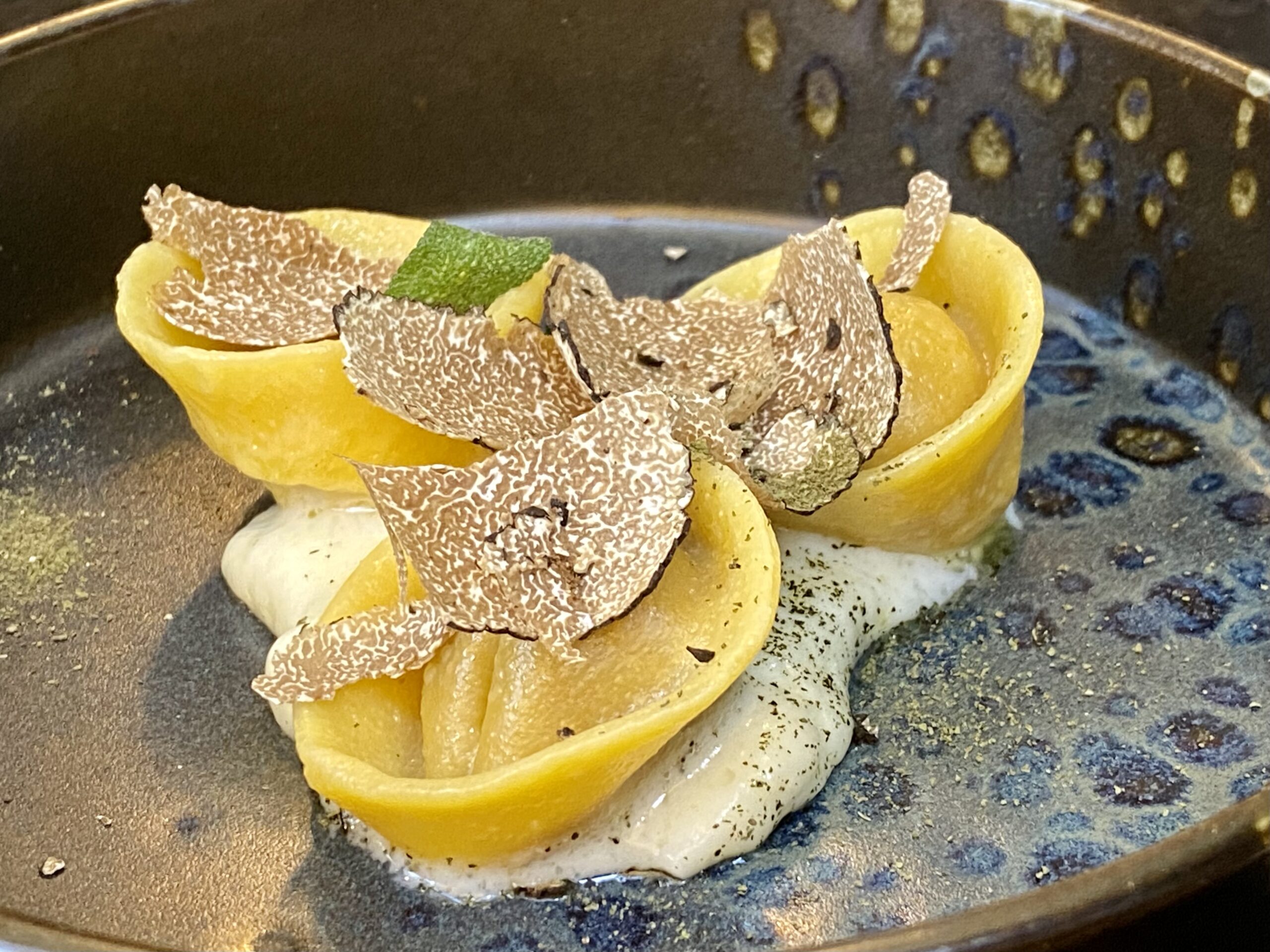 Tortello-zucca-arrosto-parmigiano-reggiano-36-mesi-salvia-e-tartufo-nero