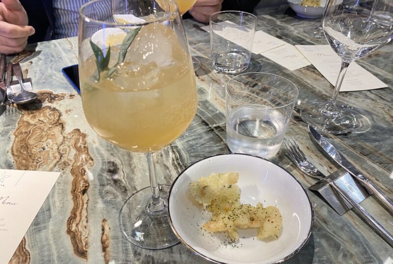 Frittella di gamberi rosa locali abbinata allo Spritz Iodato