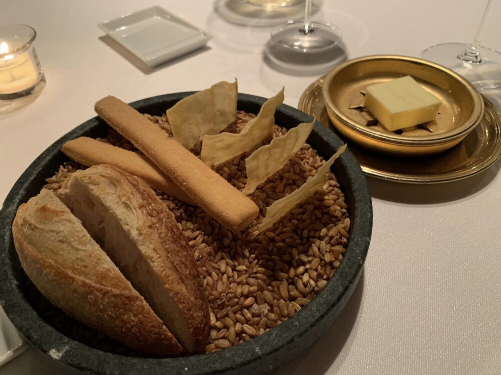 La Pergola, pane e grissini. Con burro e extravergine calabrese