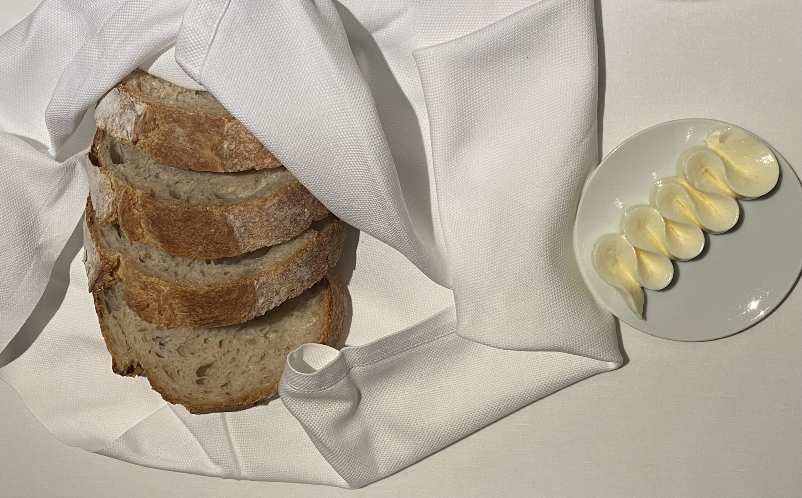 COMPARTIRE-Pane-con-Lievito-Naturale-e-Burro-di-Malga