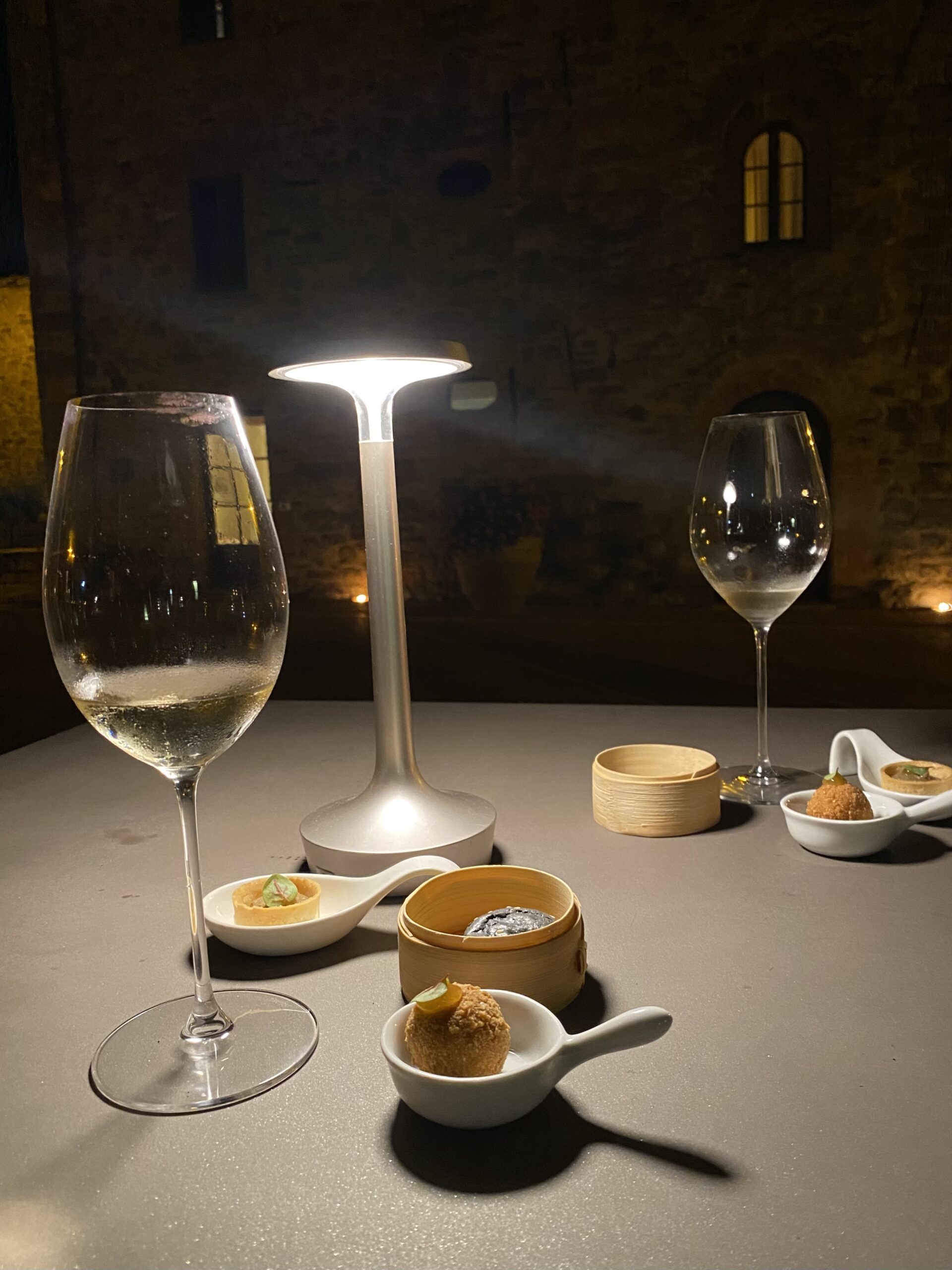 Castel-Monastero-Resort-SPA-Aperitivo-in-piazza