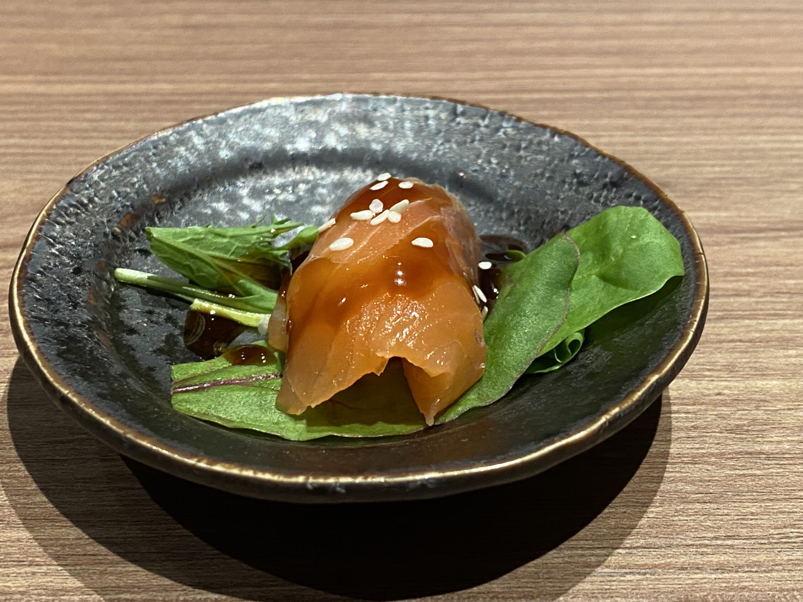 Entreè-di-salmone-e-salsa-teriaki