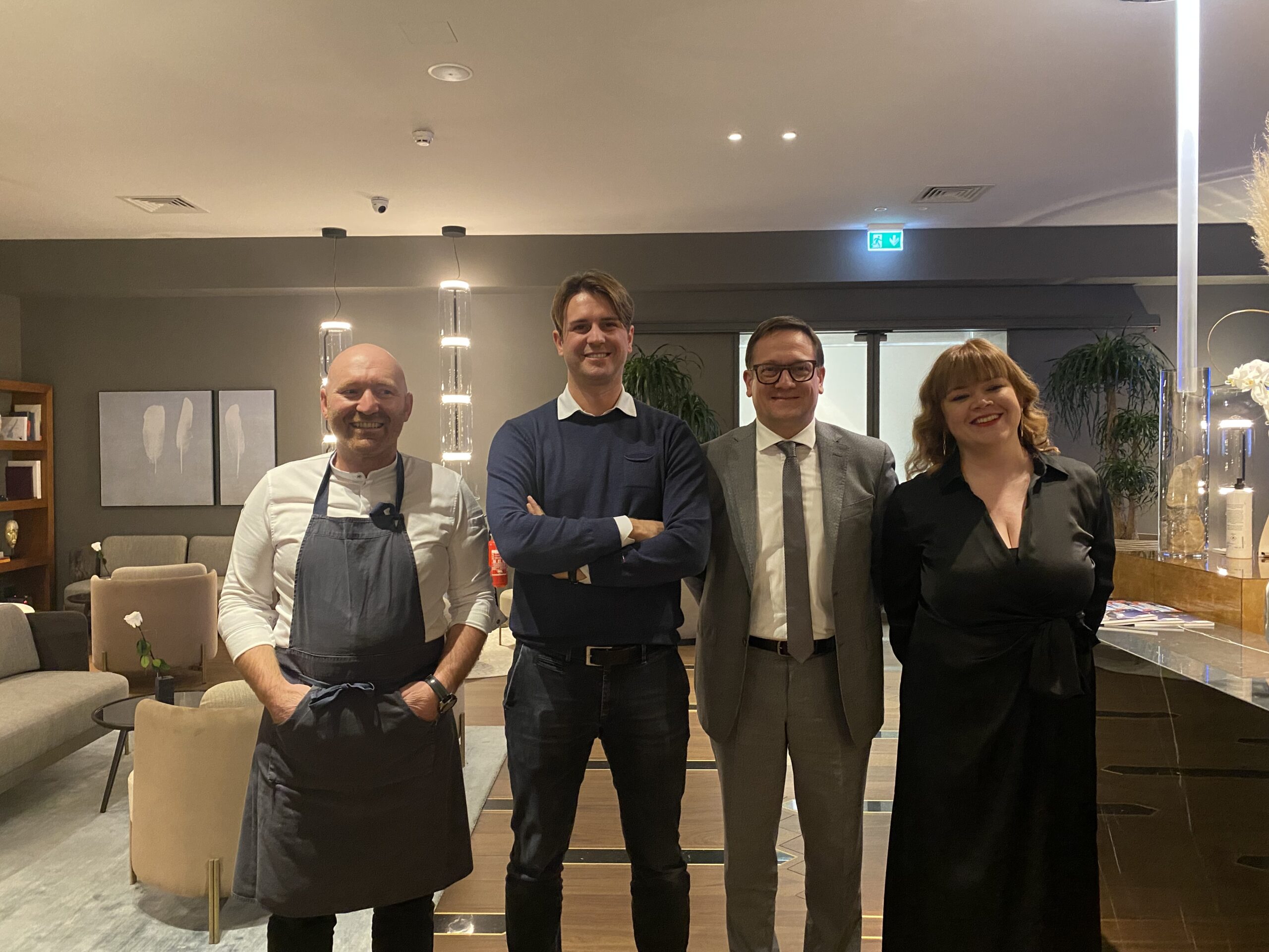 Executive-Chef-Alfio-Gezzi-Davide-Risatti-Direttore-Roberto-Tebaldini-e-Marketing-Manager-Gaelle-Solbreux