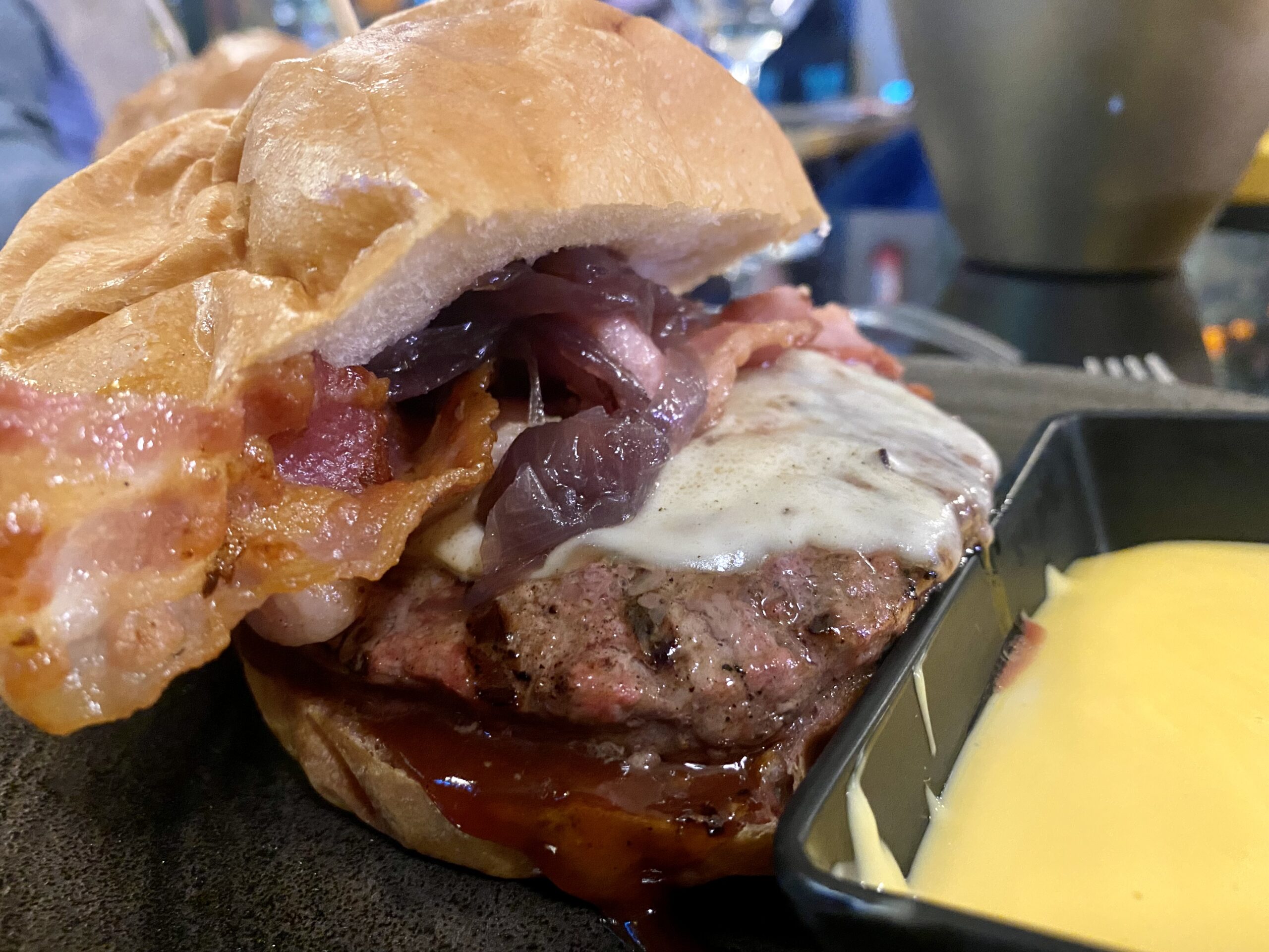 olocious-Burger-Wine-Dabbol