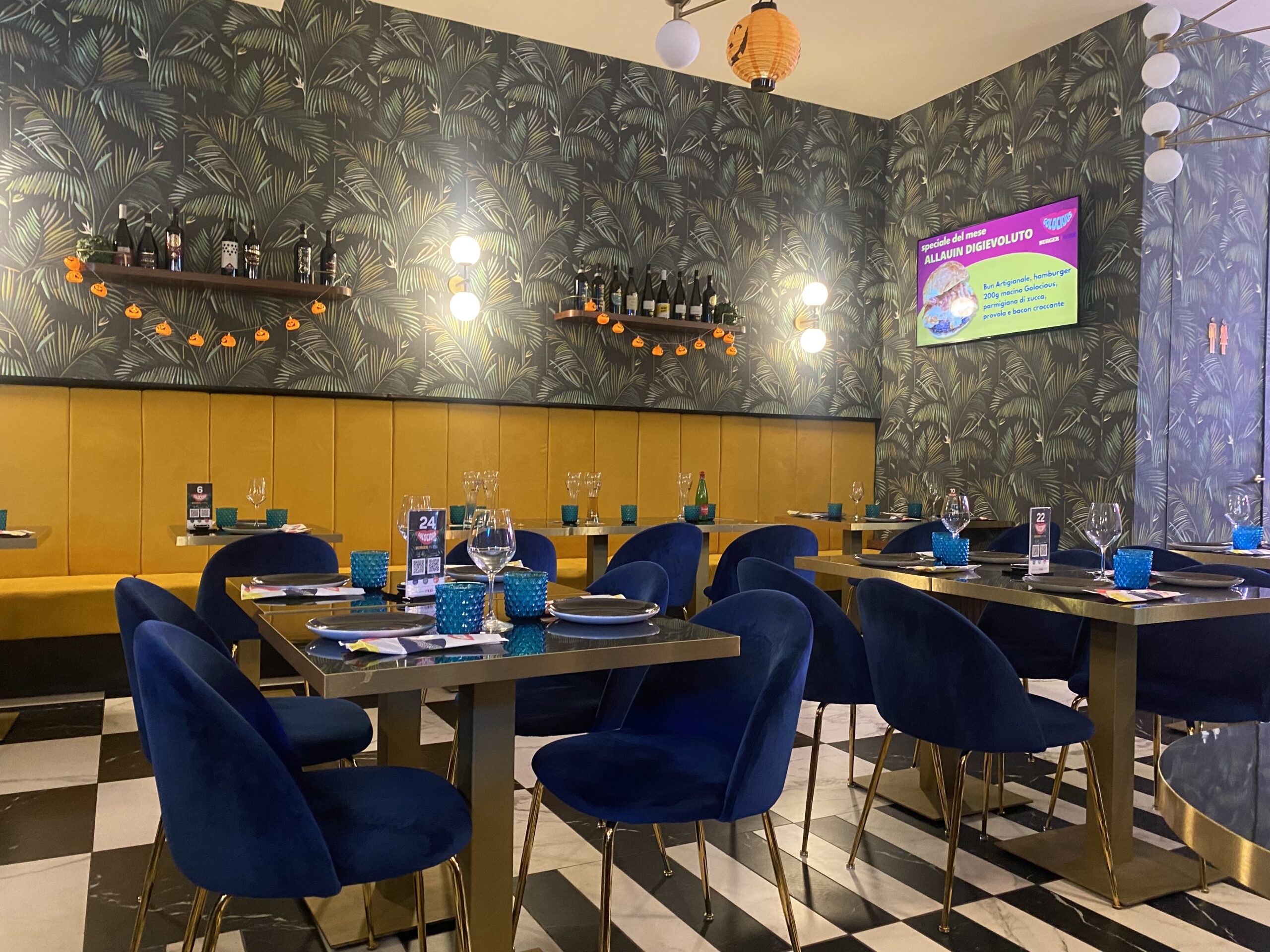 Golocious-Burger-Wine-