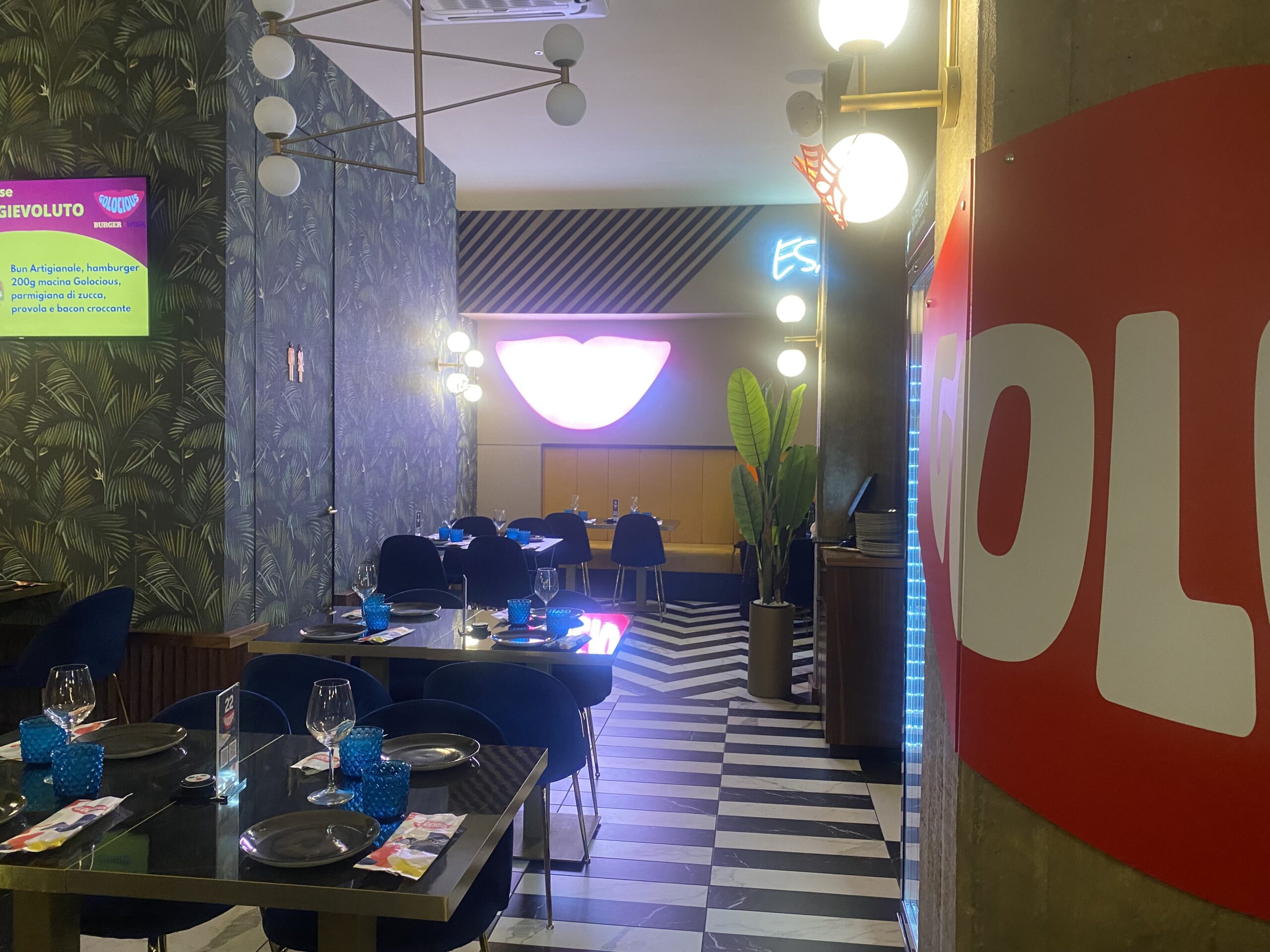 Golocious-Burger-Wine-