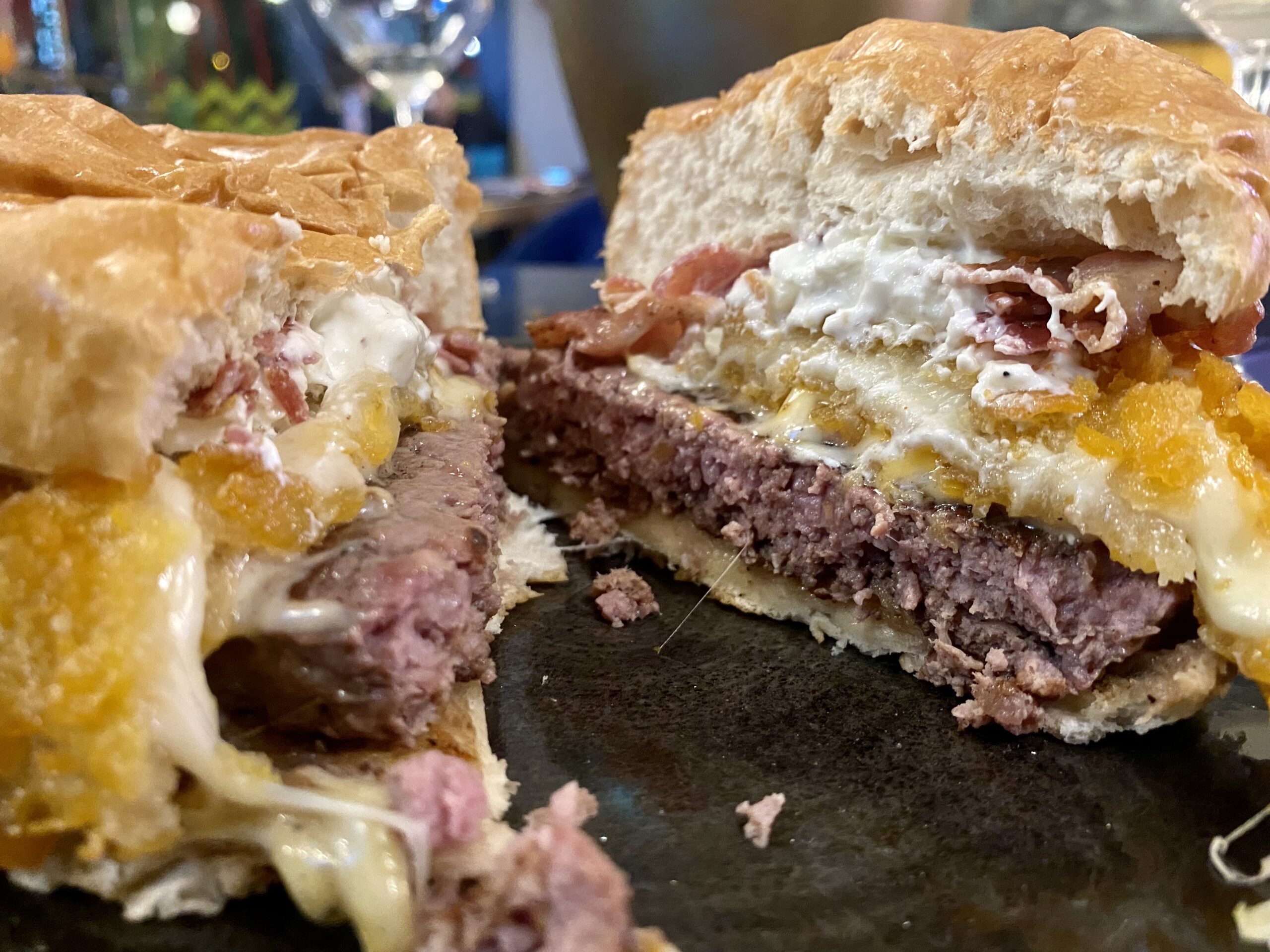 Golocious-Burger-Wine-sezione-del-panino-