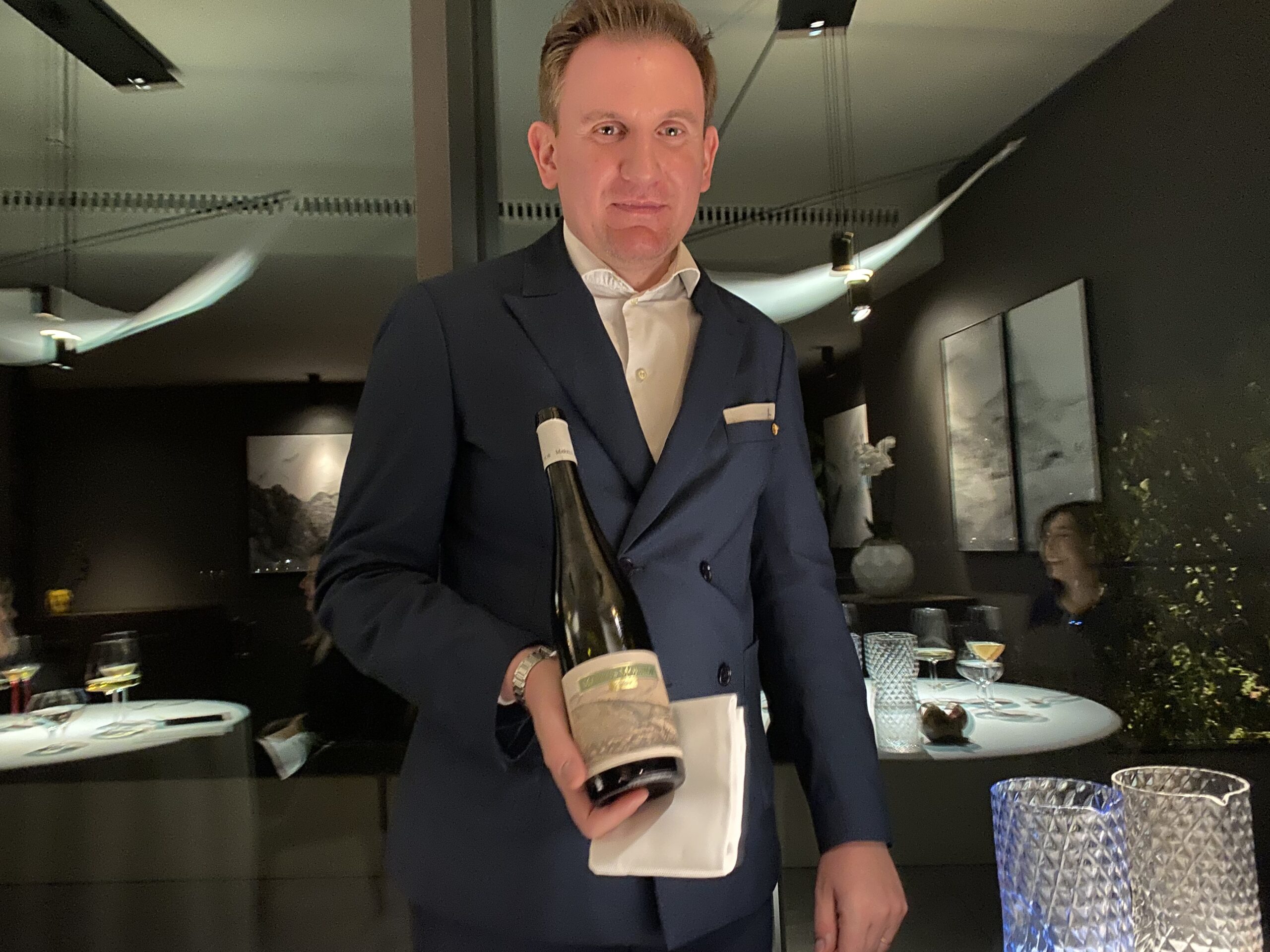 Manuele-Menghini-Head-Sommelier-del-Ristorante-Senso-Eala-Lake-Garda