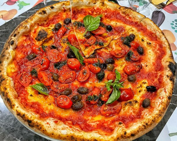 Napoletana-alle-alici-fujute-di-Giuseppe-Pignalosa-Pizzeria-Le-Parùle