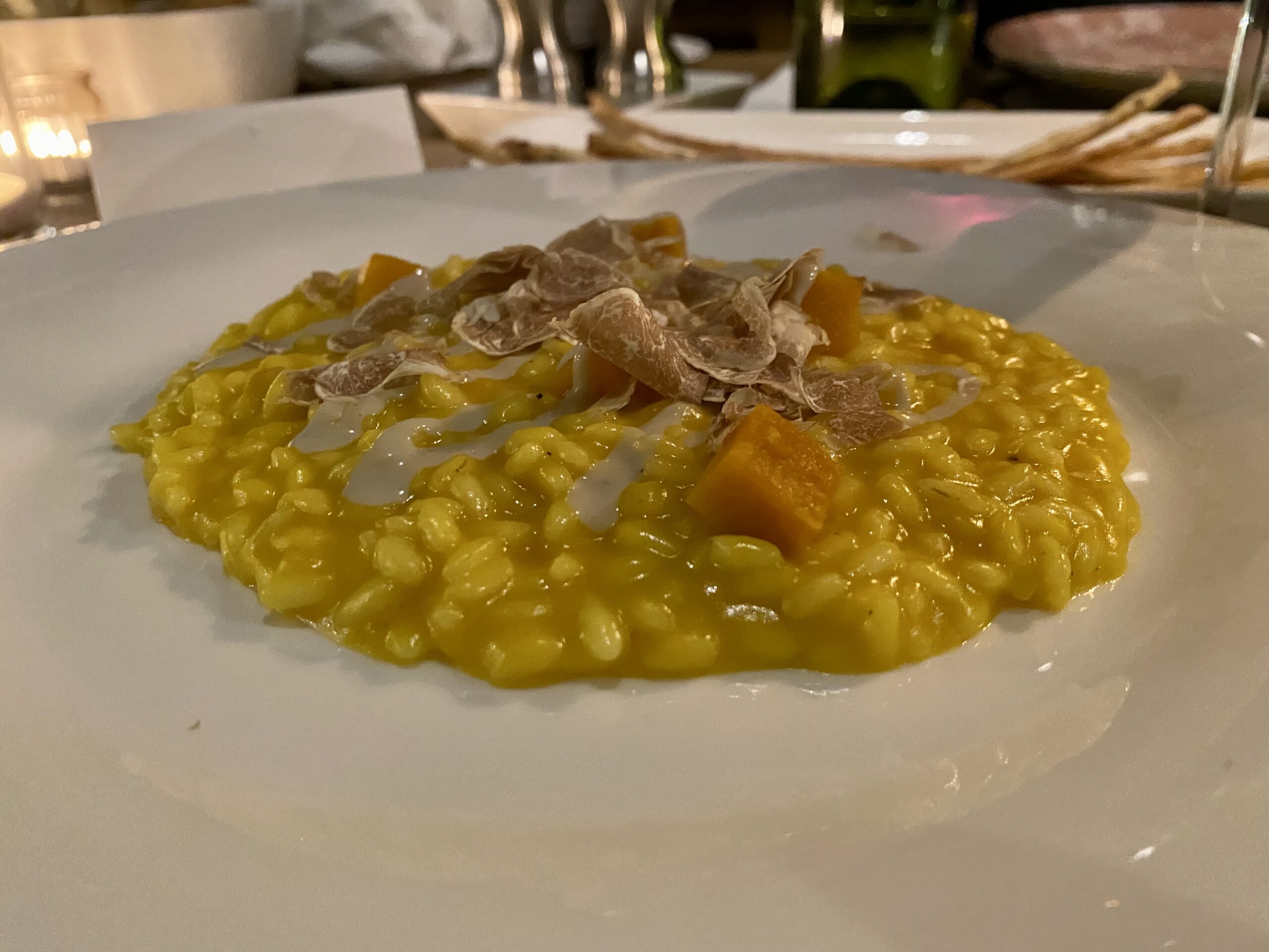 Risotto-alla-zucca-crema-di-erborinato-zucca-marinata-e-tartufo