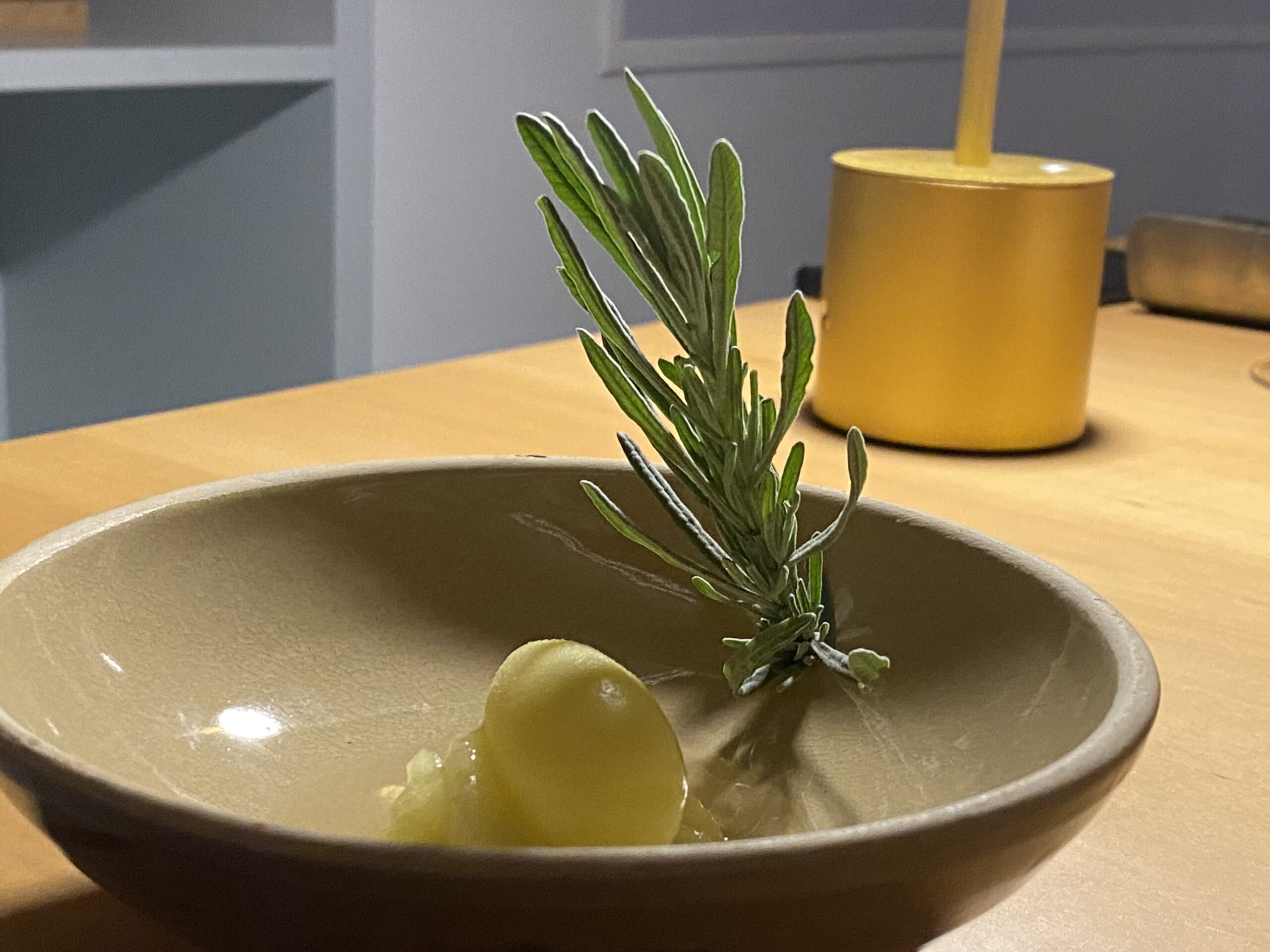 Sorbetto-al-mandarino-carpaccio-di-melone-bianco-e-aceto-di-lavanda