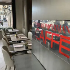 Emporio Armani Caffe', la saletta esterna
