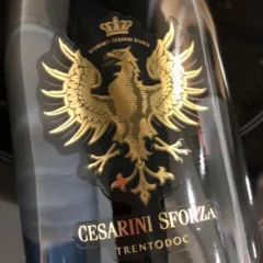 Il marchio dorato di Aquila Reale