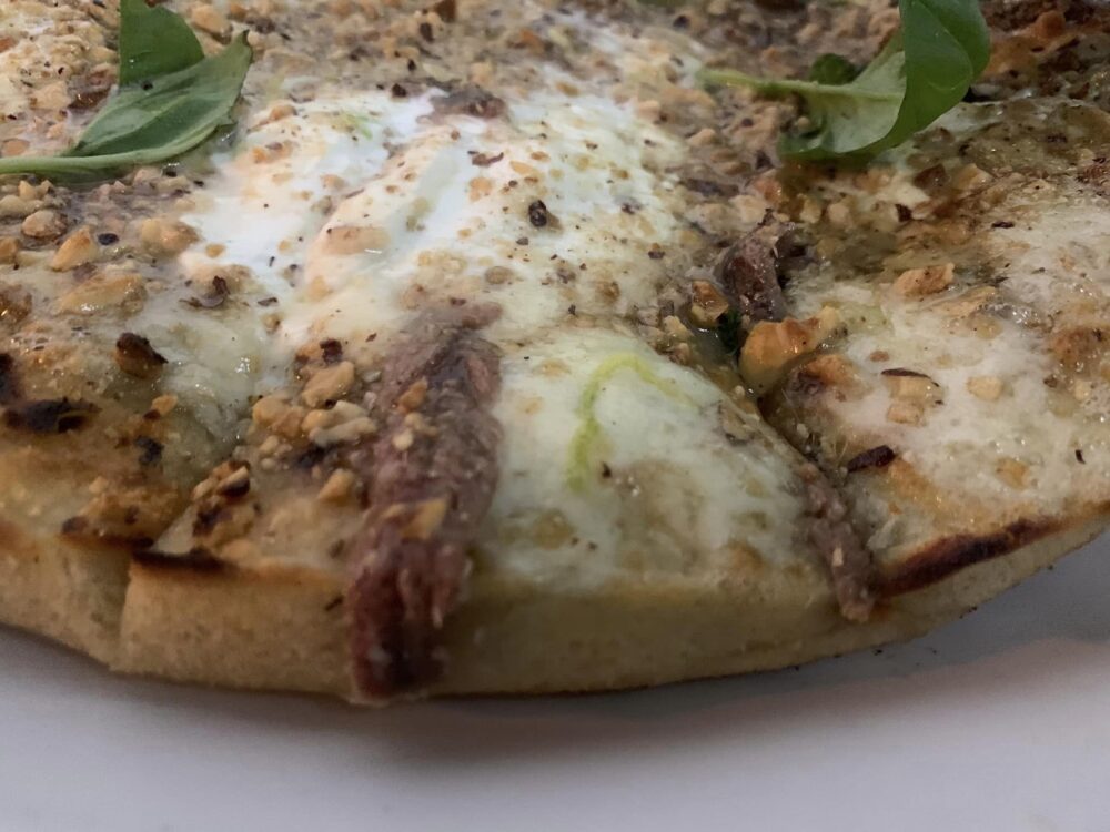 Il Nocciolo selvatico, pizza nel ruoto con alici provola e limone