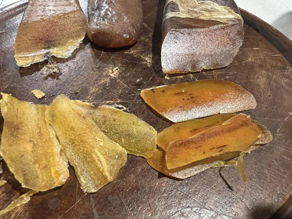 Le Antiche Sere - Bottarghe a confronto - fresca a sinistra, più chiara e di un anno