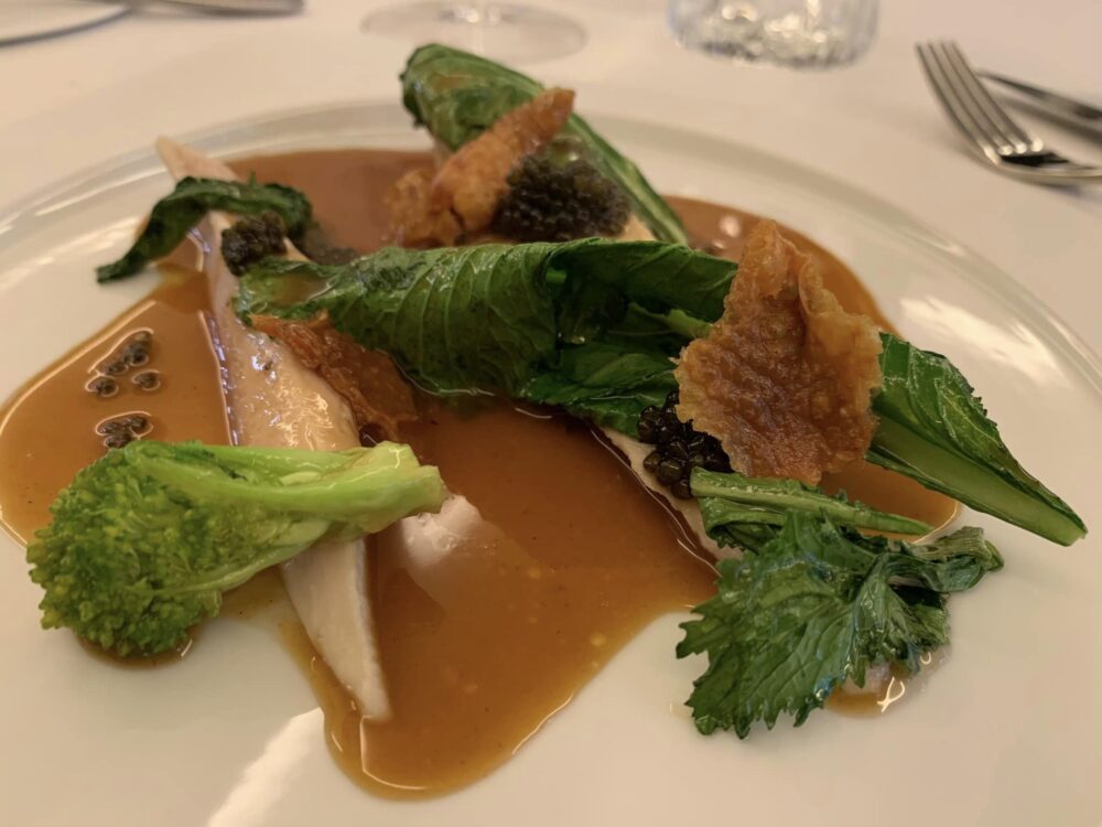 Maison Ruggieri, pollo di Bresse, suprema con caviale e cime di rapa