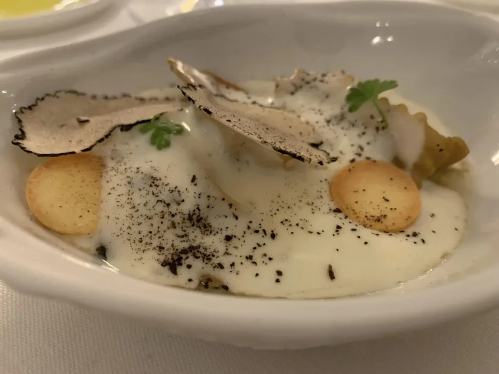 Don Alfonso, plin alla spuma di parmigiano e tartufo nero