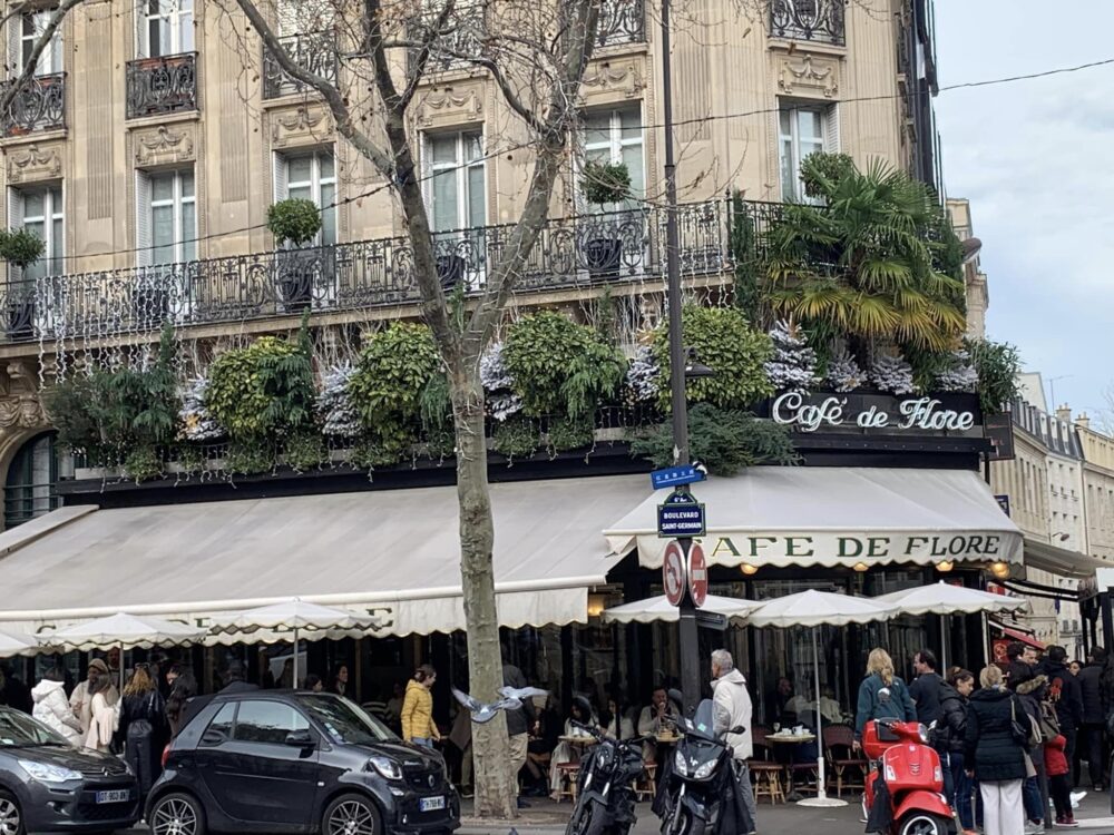 Il cafe' de Flore di fronte ad Armani