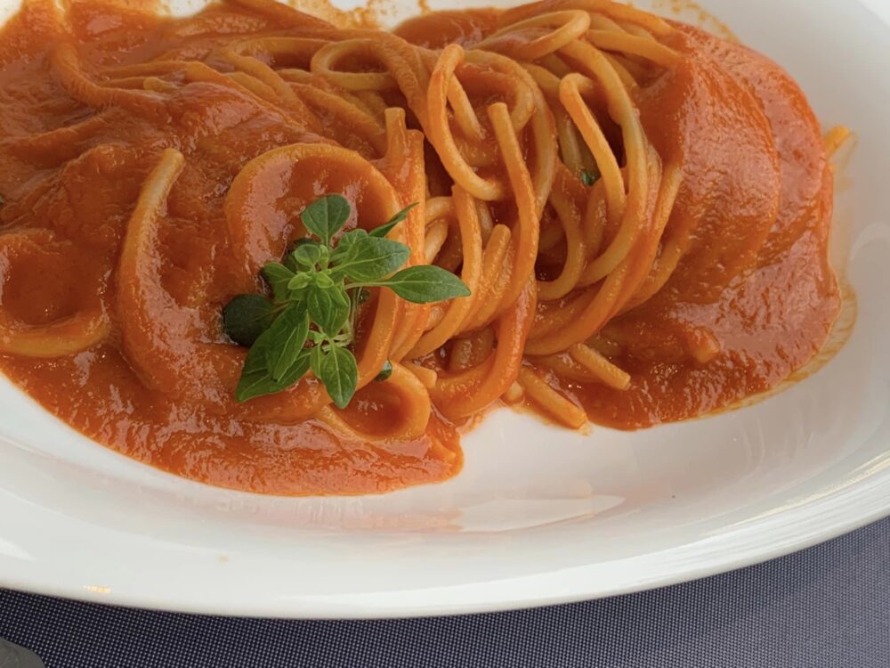 Emporio Armani Caffe', spaghetti al pomodoro