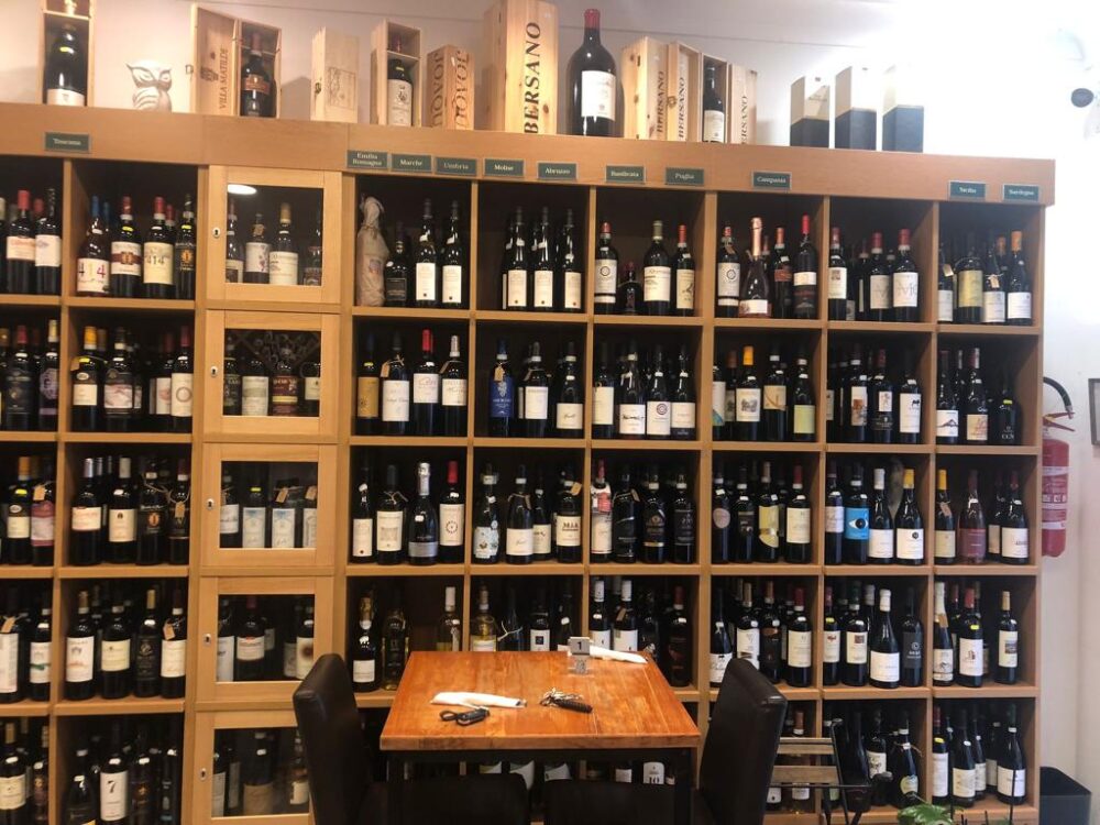 Interno dell'enoteca Mr Wine 24