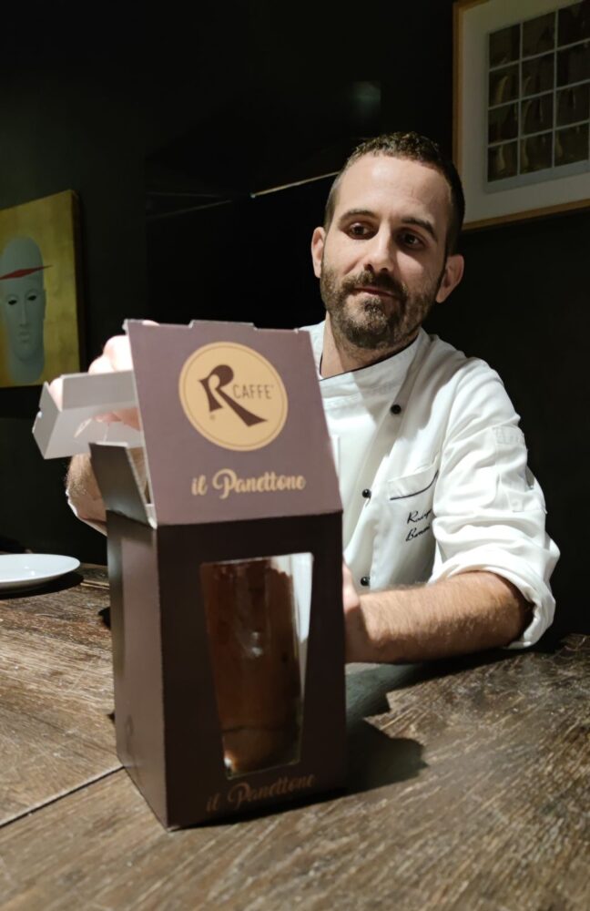 Roscioli Caffe' - Rodrigo con il panettone in vasocottura