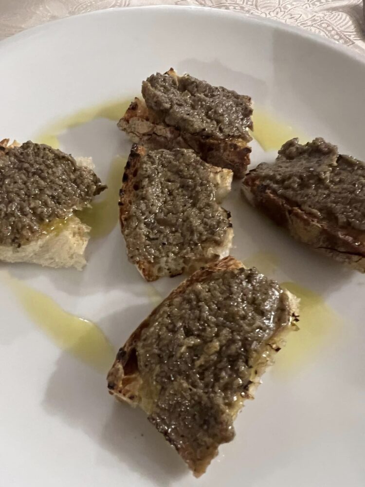 La Vecchia Trainella - Bruschette con pate' di olive