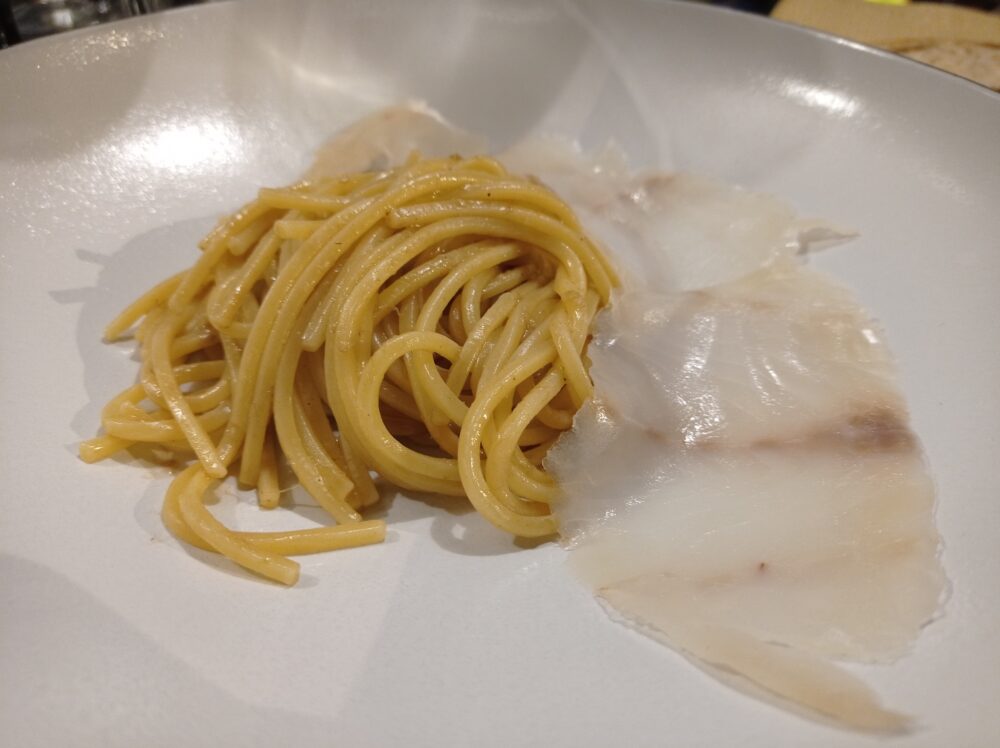 Vineria La Barbatella Spaghettoni con aglio nero e ragu' di baccala'