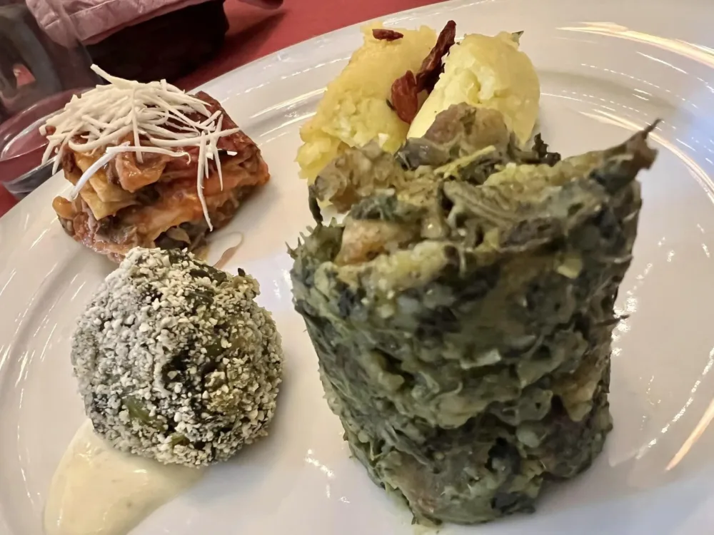 Osteria Canali - Parmigiana, patate e cruschi, salsiccia e friarieli, minesta spersa