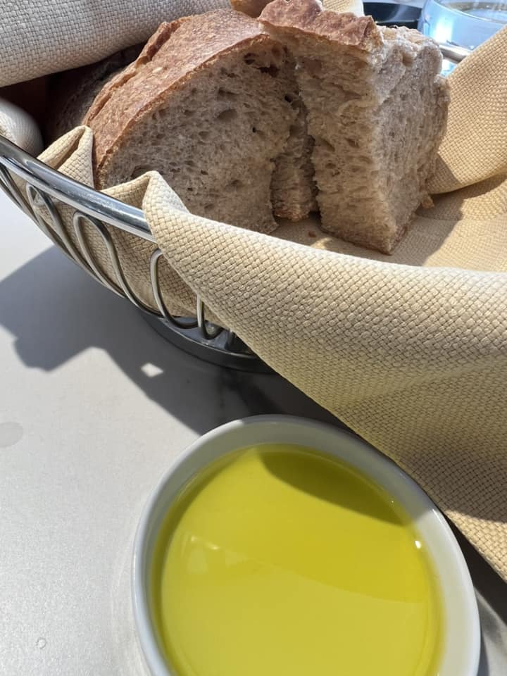 Mediterranea Hotel.- pane fatto dallo chef e olio dell' azienda agricola Madonna dell'Olivo